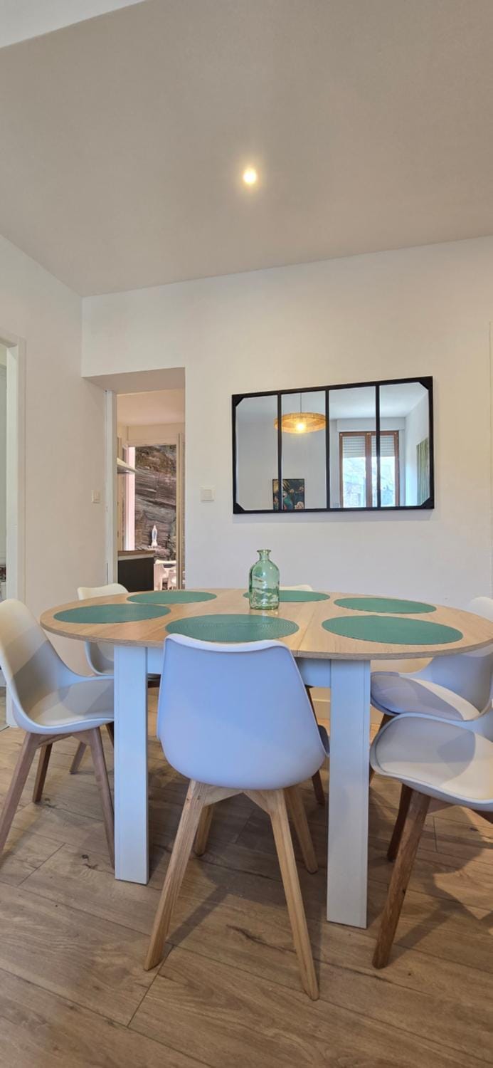 Living room, Dining area