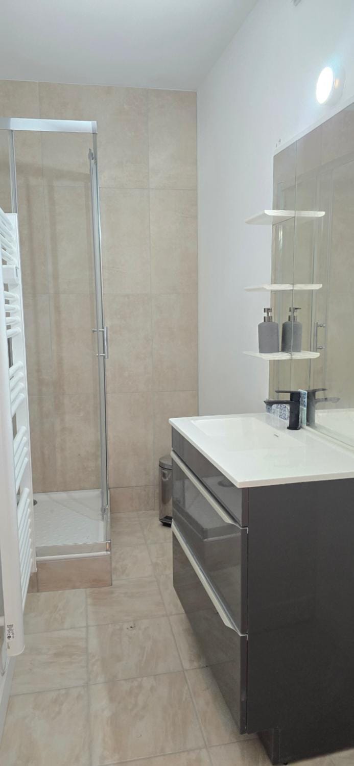 Shower, Bathroom