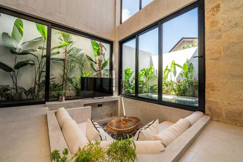 Day, Living room