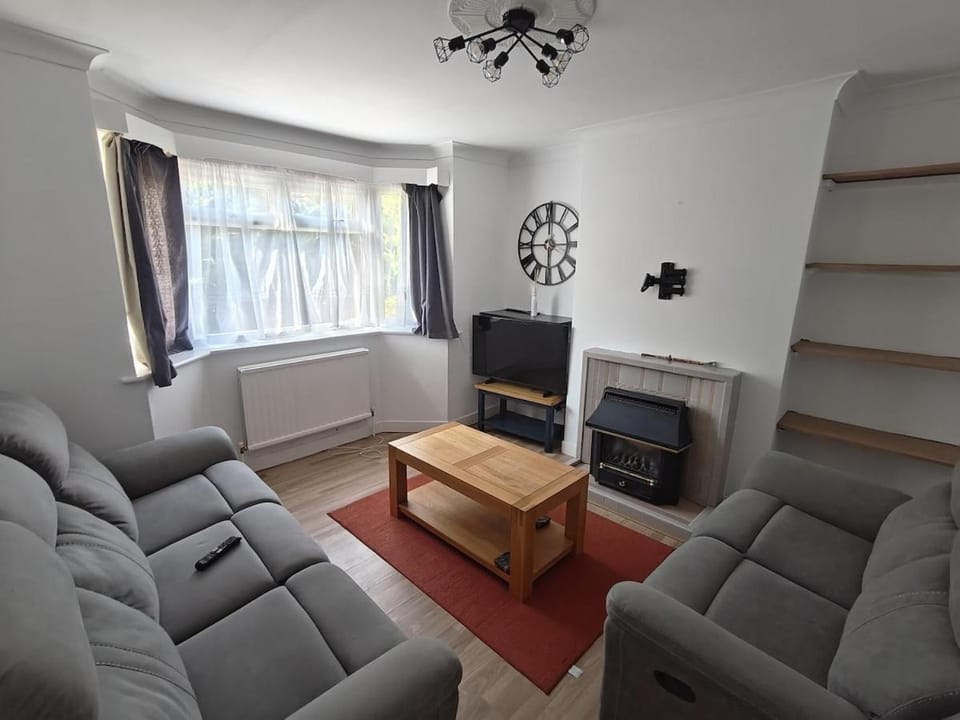 Entire 3-bed home in Guildford, Surrey, UK House in Guildford