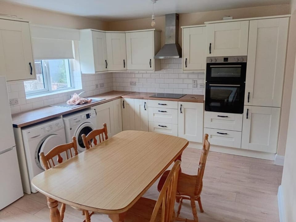 Kitchen or kitchenette, Dining area, oven, stove, toaster