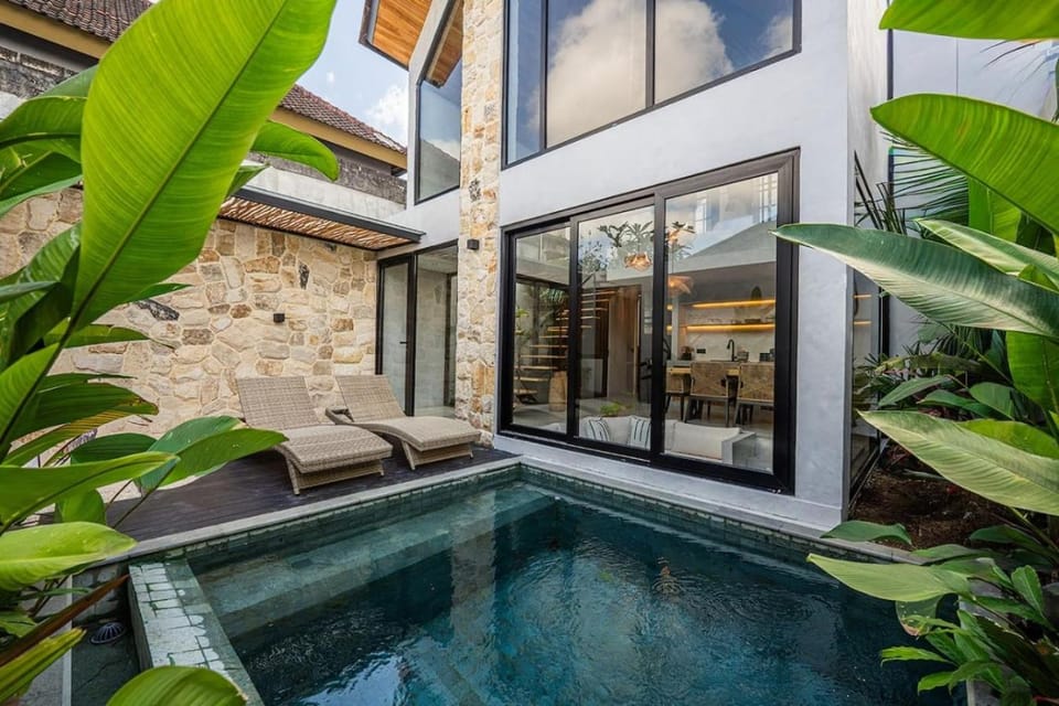 Property building, Day, Swimming pool