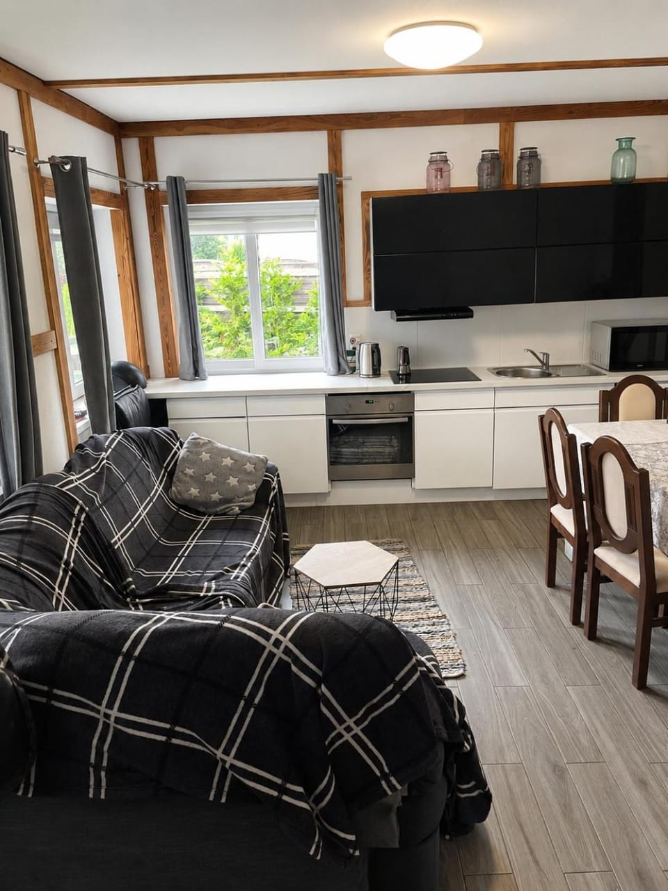 Kitchen or kitchenette, Living room