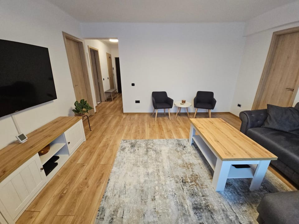 TV and multimedia, Living room, Seating area, Evening entertainment