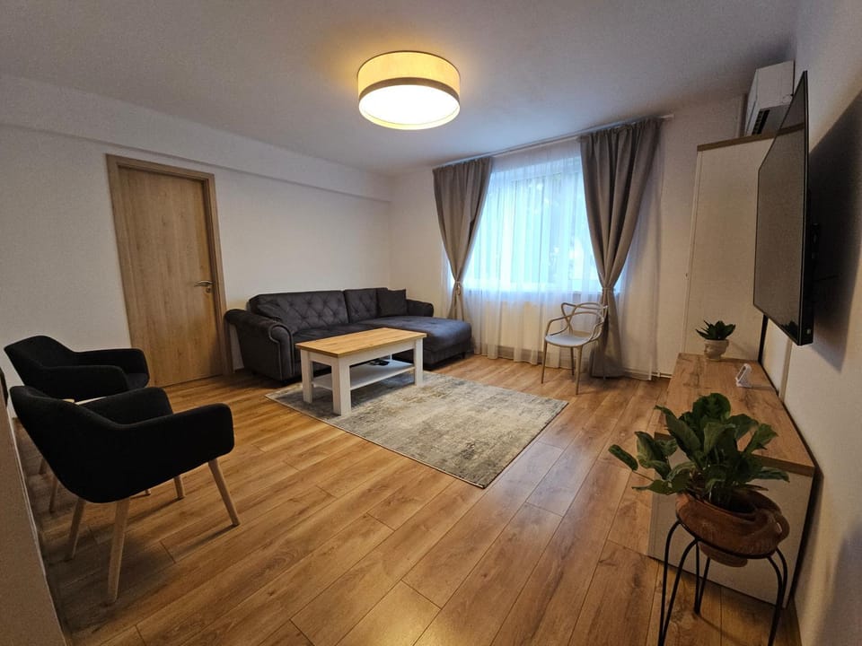 TV and multimedia, Living room, Seating area, Evening entertainment