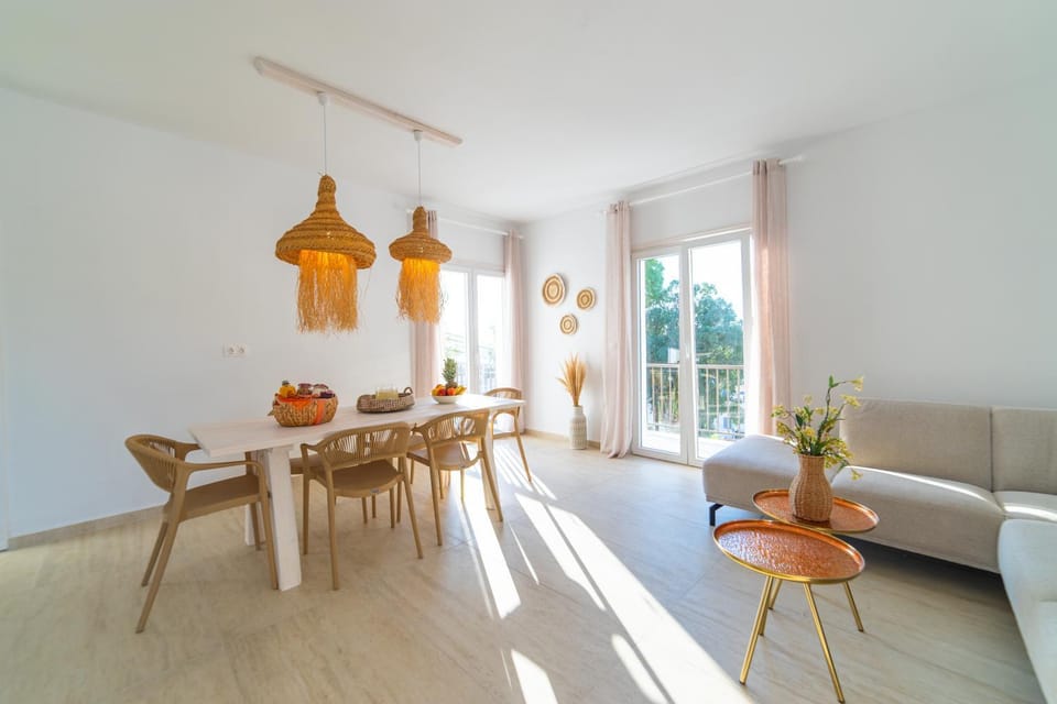 Living room, Seating area, Dining area, Sea view