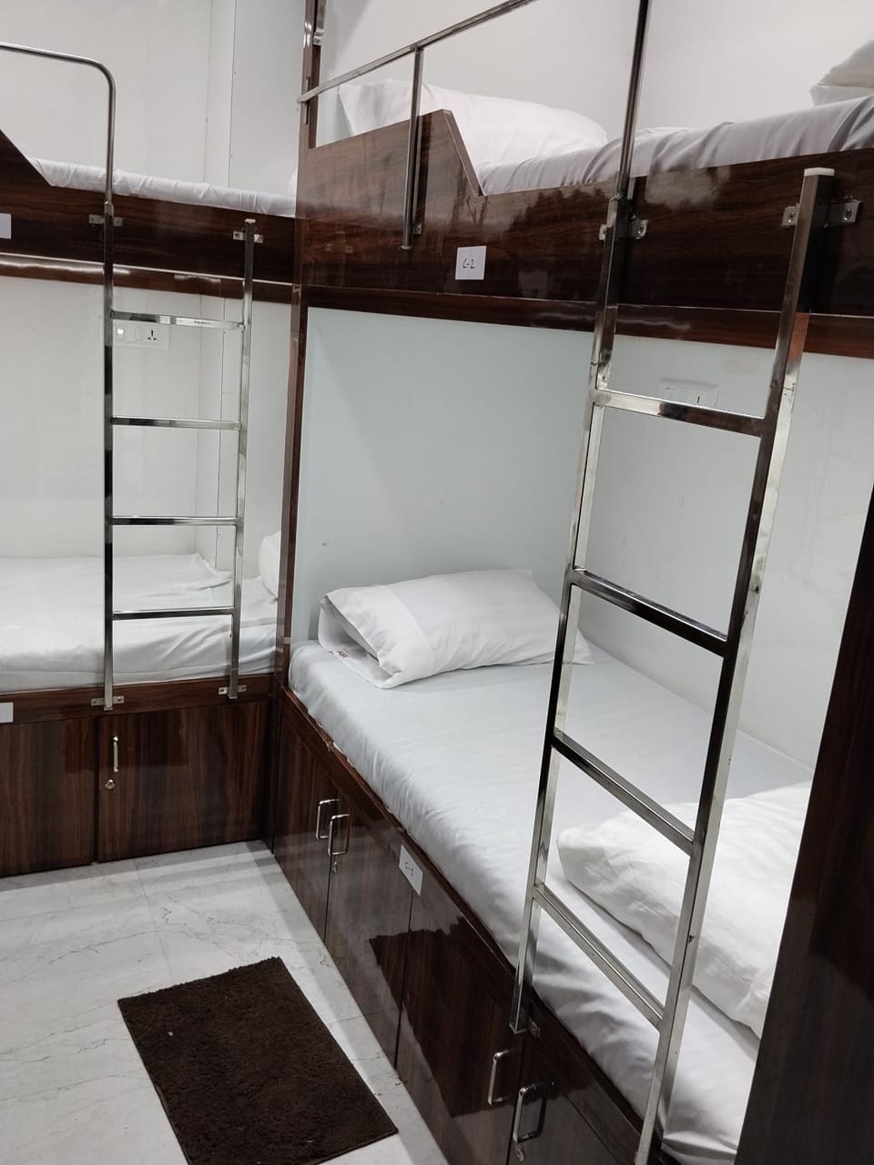 Bed, Photo of the whole room, bunk bed