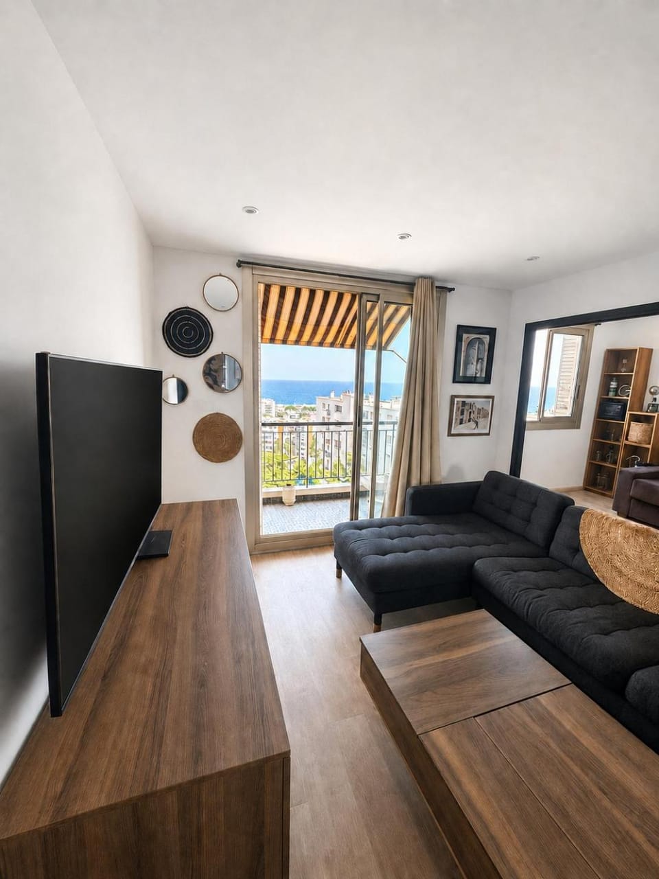 TV and multimedia, Living room, Seating area