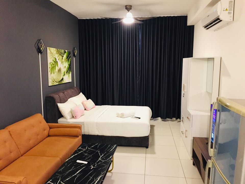Bed, Seating area, air conditioner