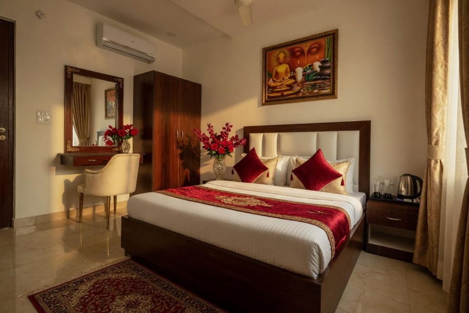 Bed, Living room, Photo of the whole room, Seating area, Bedroom, air conditioner