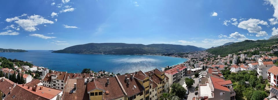 Comfortable 3 bedrooms sea view apartment Apartment in Montenegro