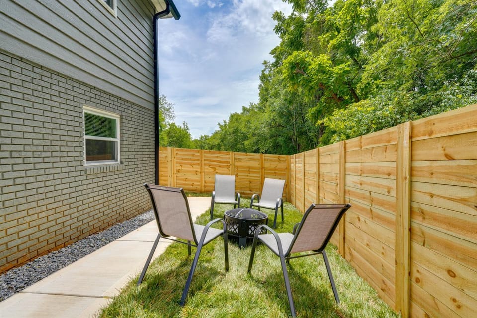 Rolling Hills Retreat, Cozy 2BR Near Lakes/Smokies House in Morristown