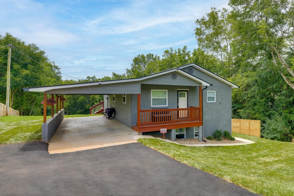 Rolling Hills Retreat, Cozy 2BR Near Lakes/Smokies House in Morristown