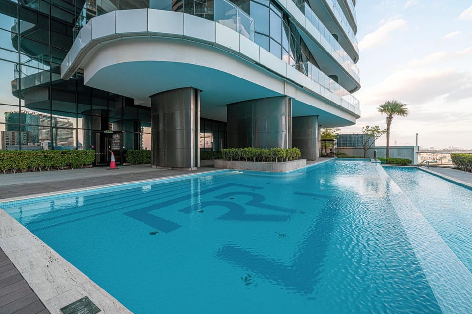 RP Heights! Prime Location! 1-minute walk to Dubai Mall! Apartment in Dubai