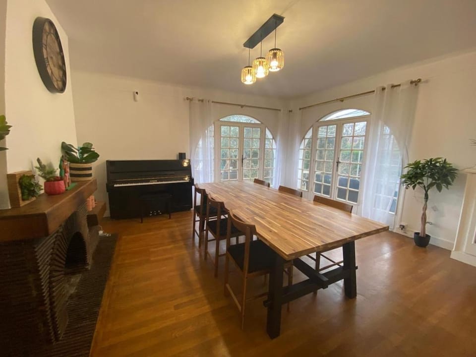 Beautiful house with garden for 10 to 12 people near Paris & Orly House in Île-de-France