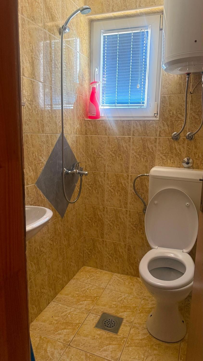 Shower, Toilet, Bathroom, towels