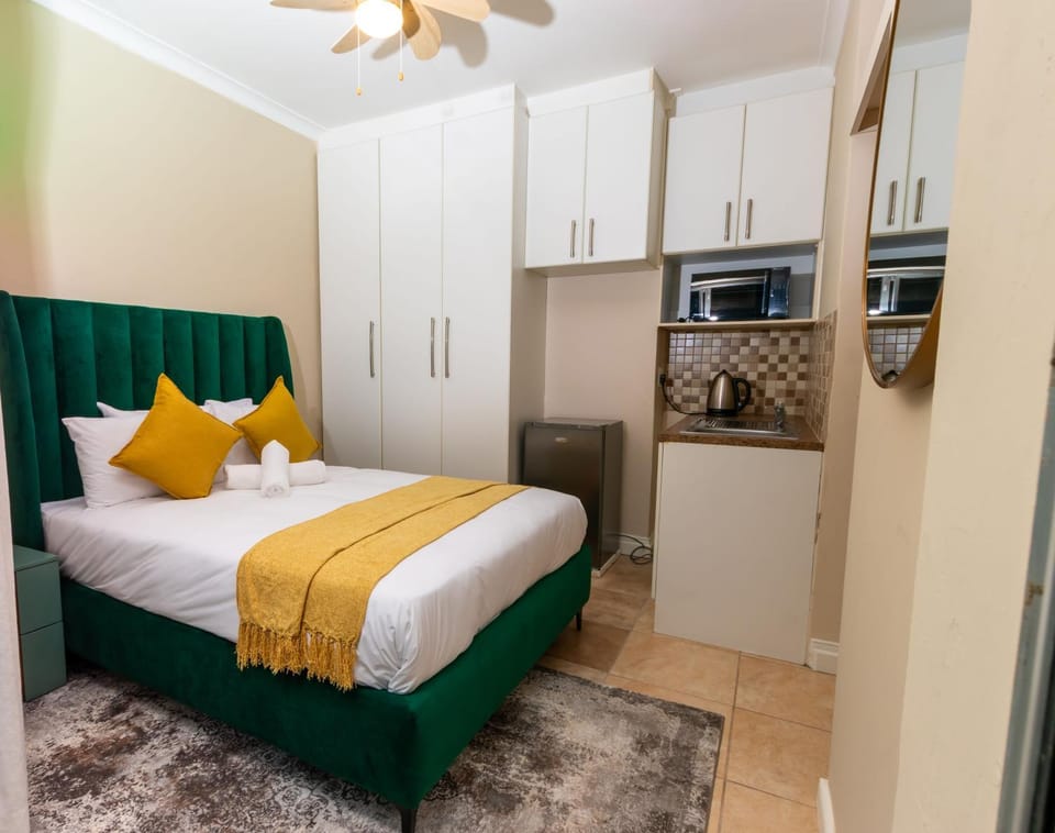 IsikaSea Luxury Guesthouse Bed and Breakfast in Port Elizabeth