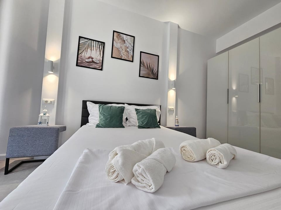 Bed, Photo of the whole room, Bedroom, towels, wardrobe
