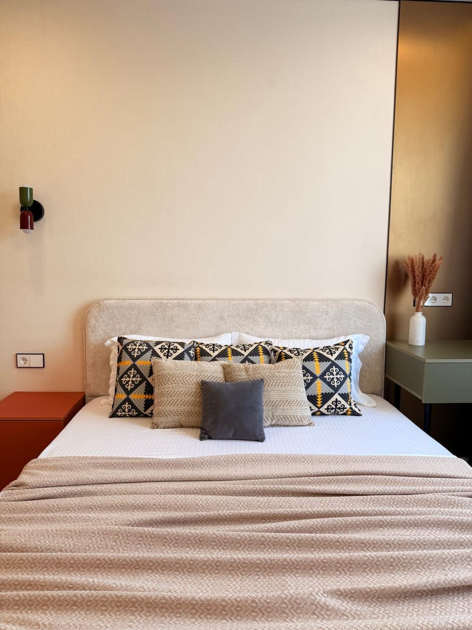 Bed, Photo of the whole room, Bedroom