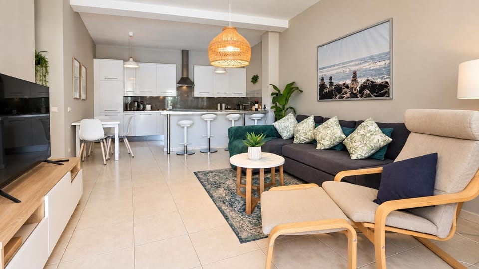 Kitchen or kitchenette, Living room