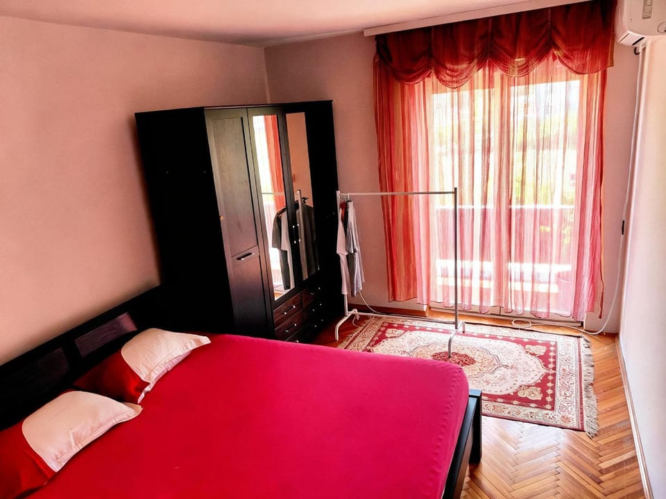Bed, Bedroom, wardrobe, air conditioner