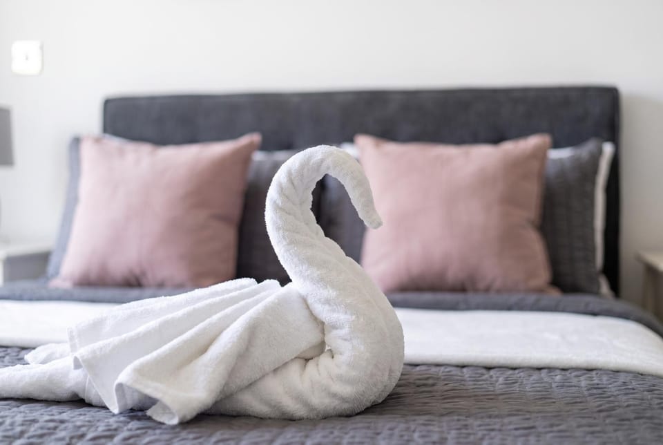Bed, Photo of the whole room, Bedroom, towels