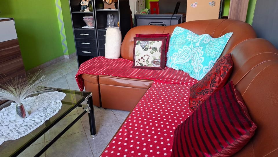 Living room, Photo of the whole room, Seating area, Bedroom