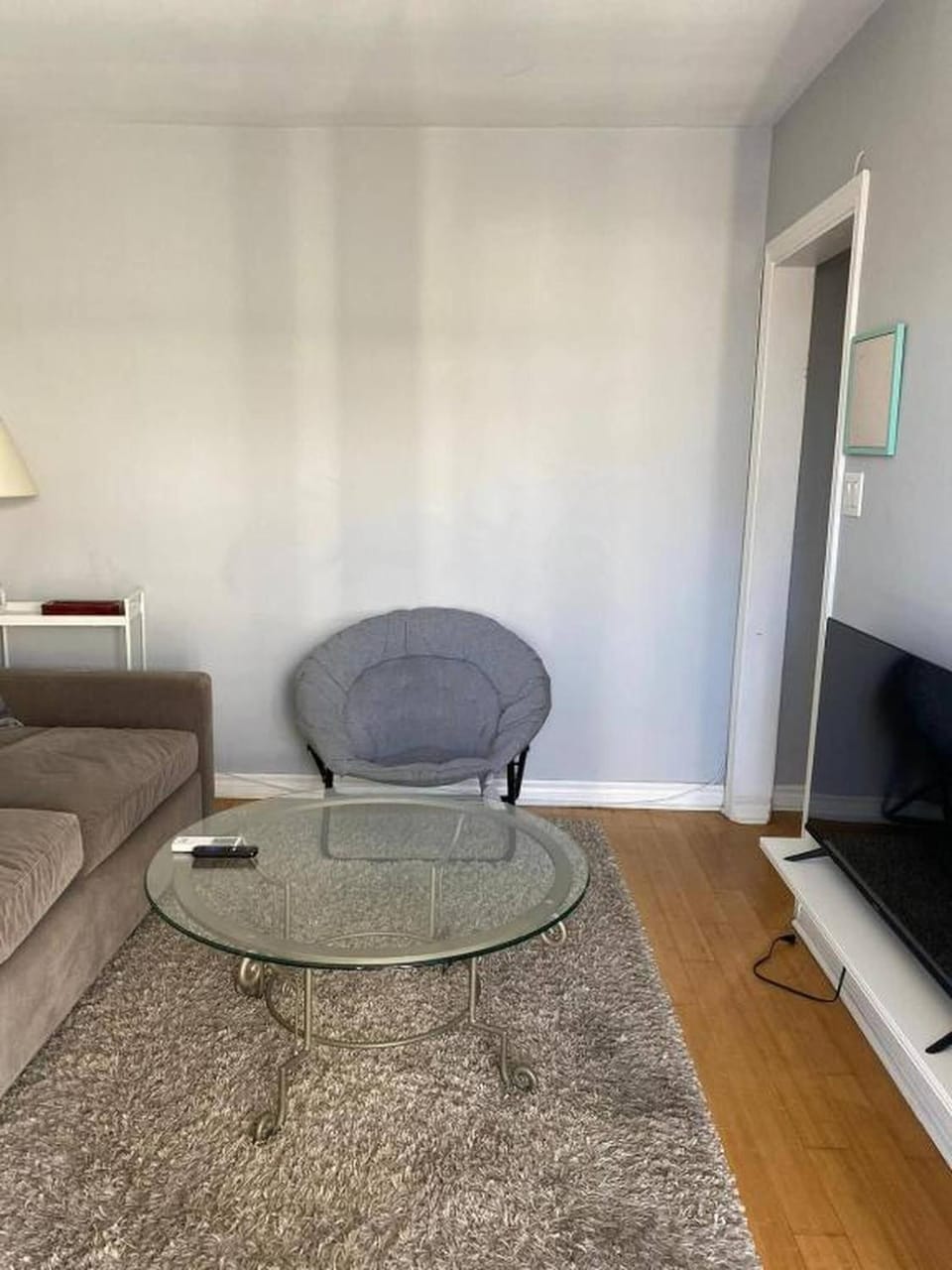 Comfortable 2-Bedroom Apartment in Laval, 2 Parking Spaces, Optional Car Ren Apartment in Laval