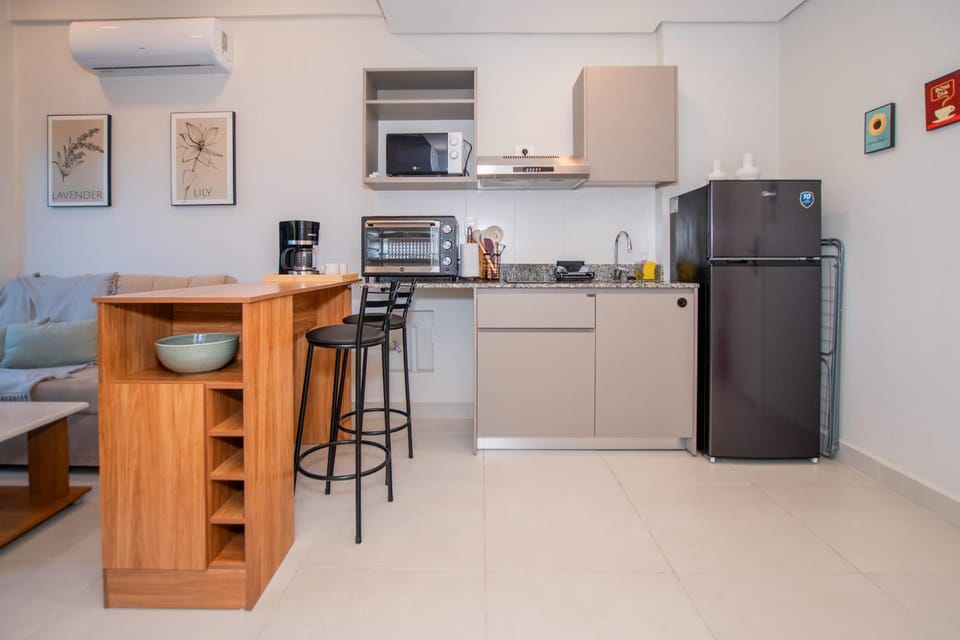 Spacious One-Bedroom Near Shopping and Dining Apartment in Asunción