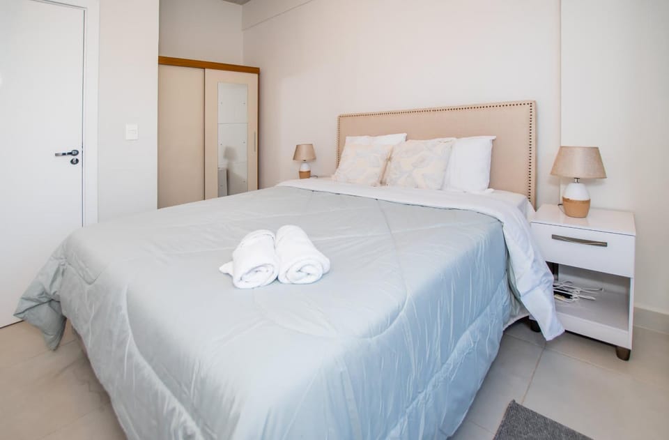 Spacious One-Bedroom Near Shopping and Dining Apartment in Asunción