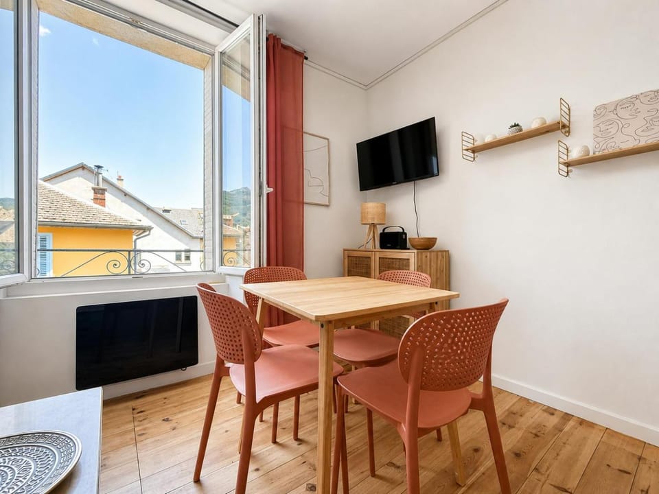 TV and multimedia, View (from property/room), Living room, Dining area