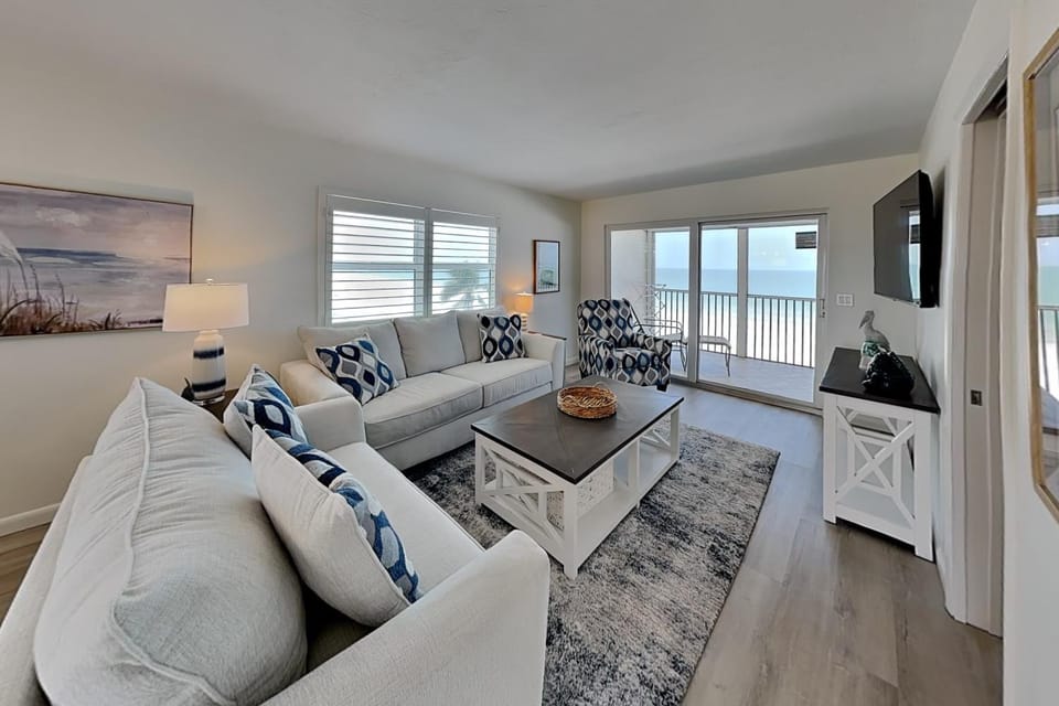 TV and multimedia, View (from property/room), Balcony/Terrace, Living room, Seating area, Sea view, furniture