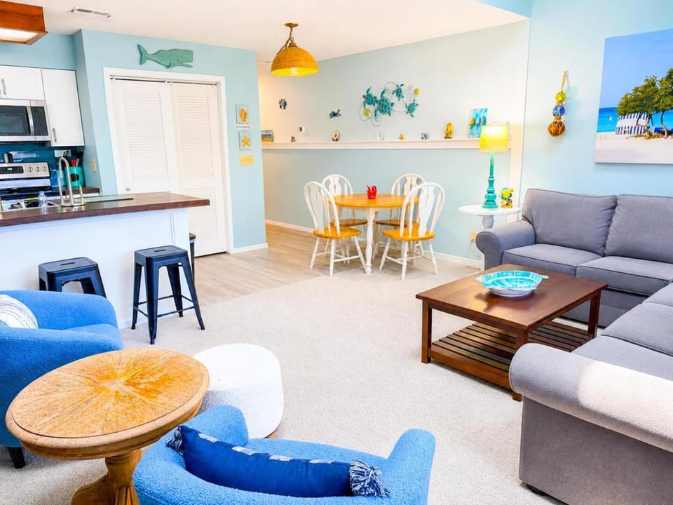 Kitchen or kitchenette, Seating area