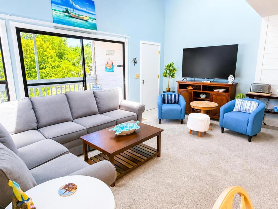Communal lounge/ TV room, TV and multimedia, Living room, Seating area