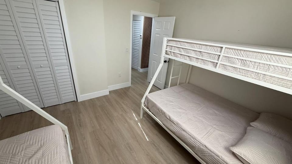 Photo of the whole room, Bedroom, bunk bed, wardrobe