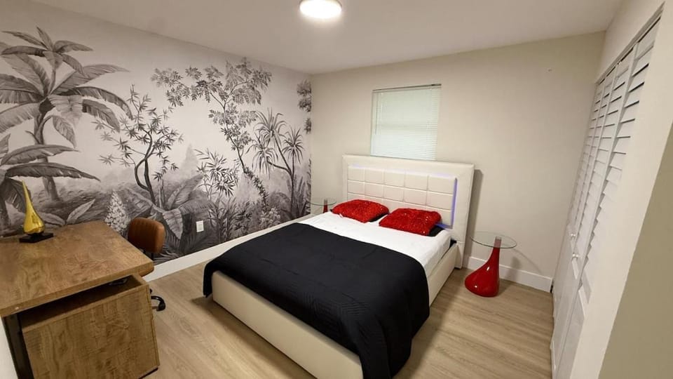 Bed, Photo of the whole room, Bedroom