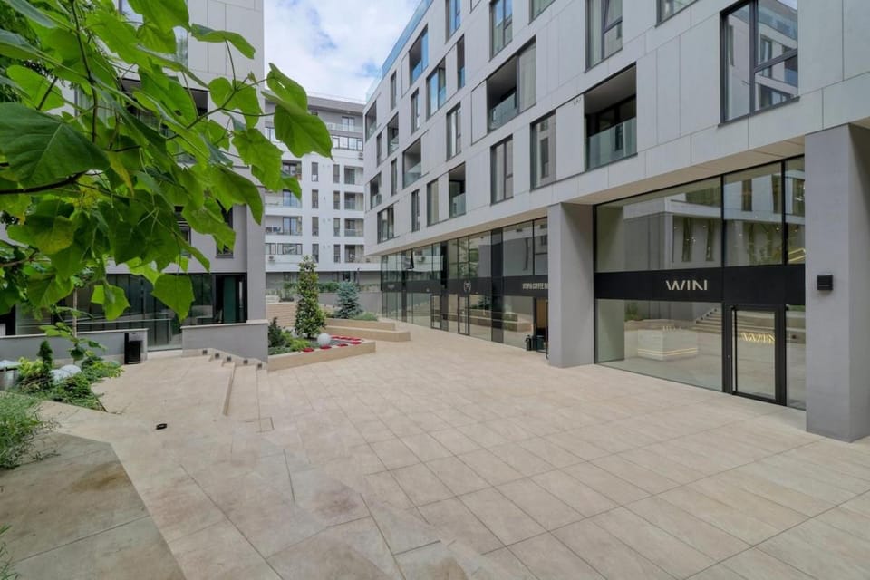 Property building, Day, Neighbourhood, Street view, Location
