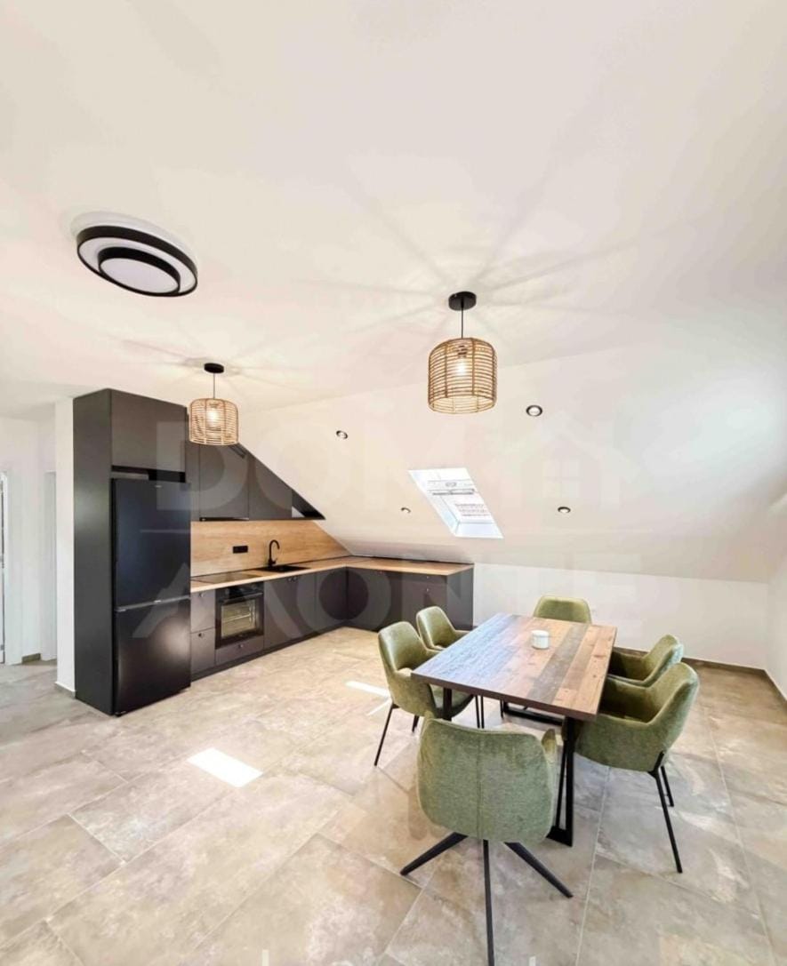 Kitchen or kitchenette, Dining area, oven, stove