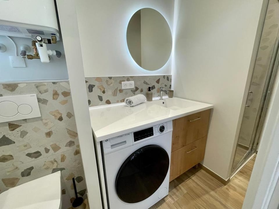 Shower, Bathroom, washing machine, dryer