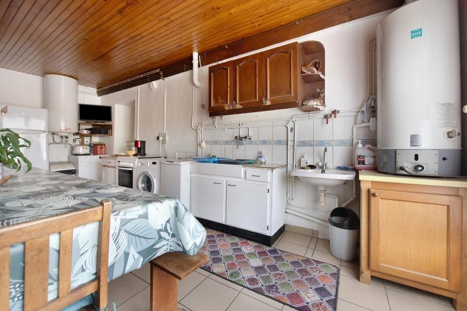 Kitchen or kitchenette, Living room