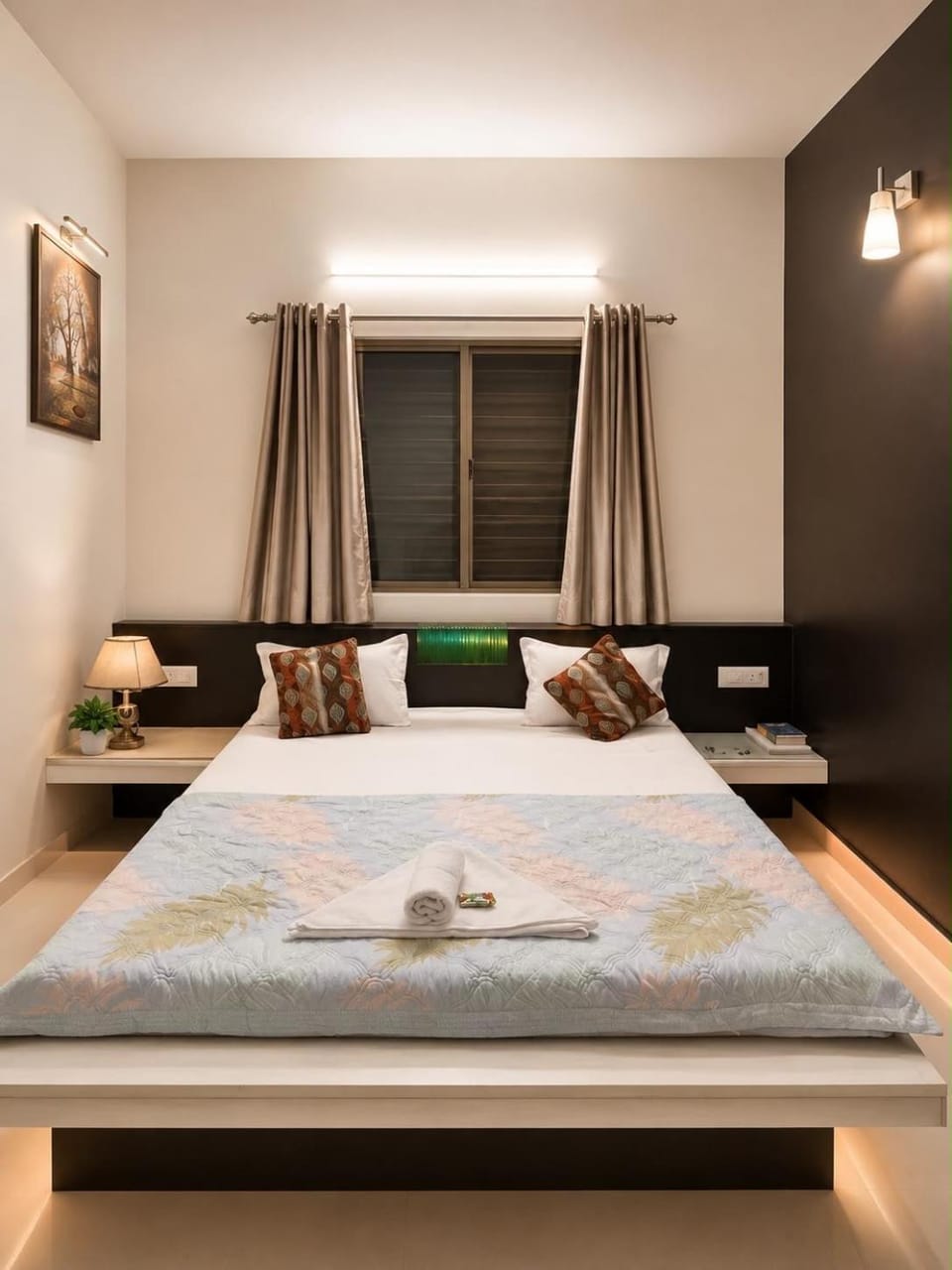 Private 2BHK Near Highway ,Explore Trimbak & Sula House in Maharashtra