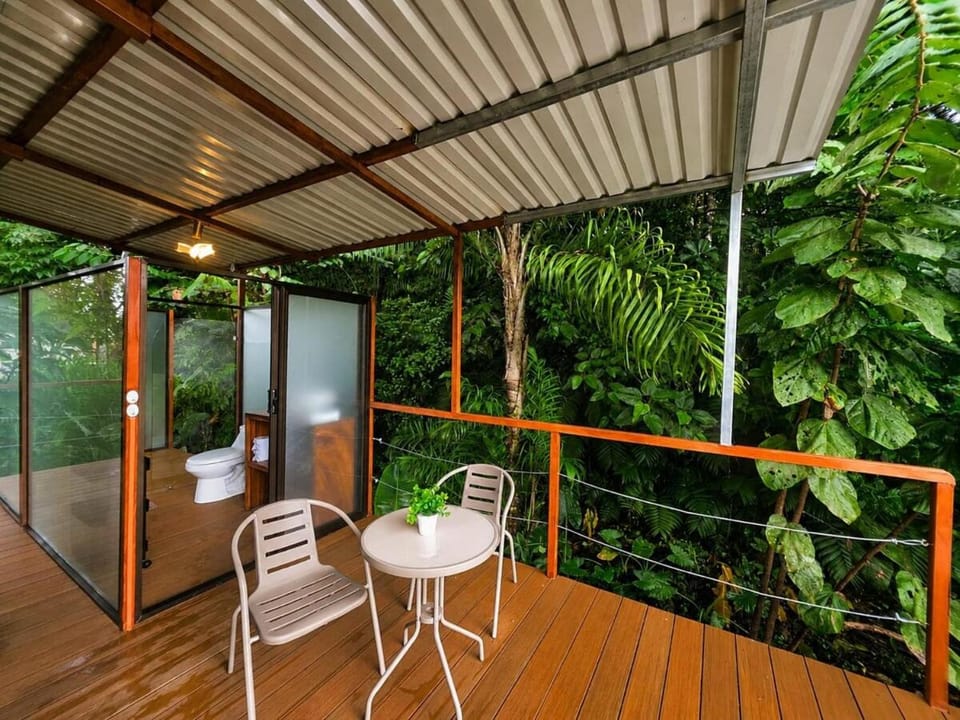 Nido de Cristal con Jacuzzi y AC Apartment in Alajuela Province