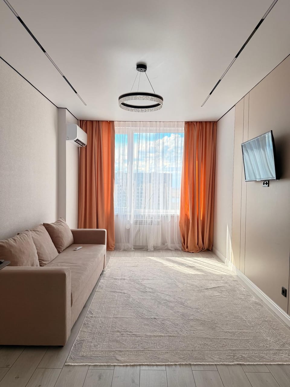 Bed, TV and multimedia, Living room, Seating area, Bedroom
