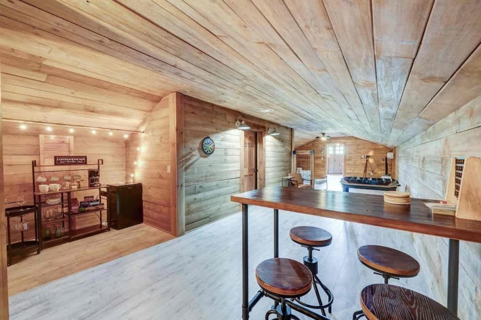 Luxe 2 500 Sq ft Historic Retreat-Near Blue Ridge Apartment in Epworth