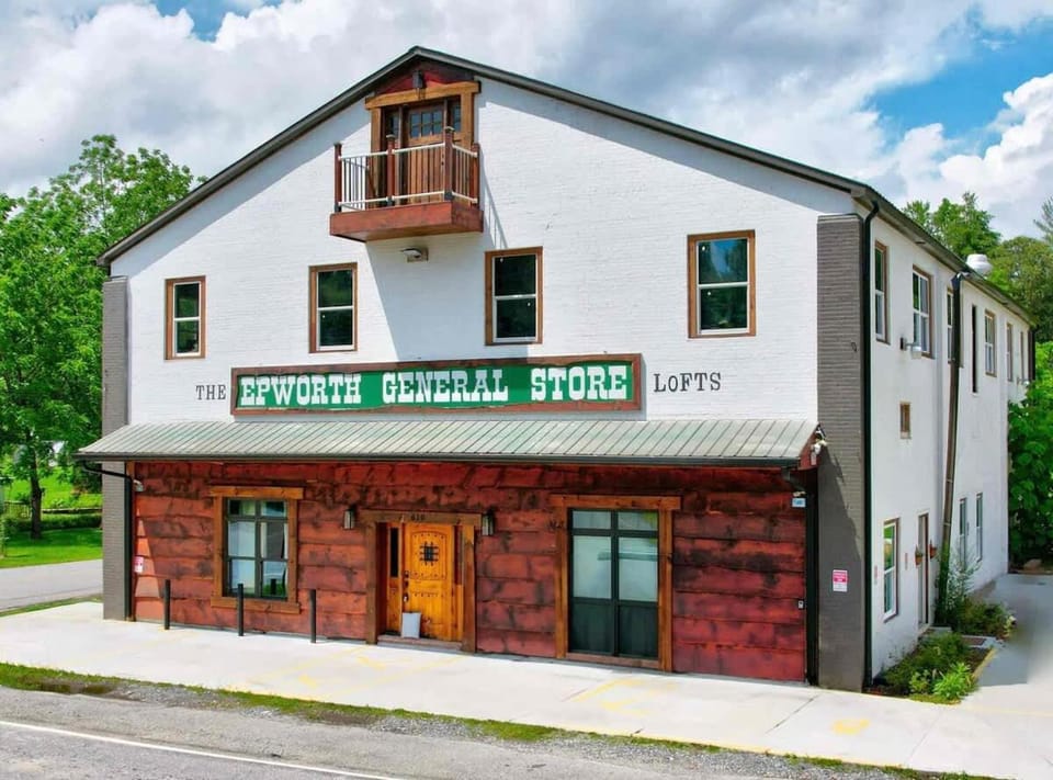 Luxe 2 500 Sq ft Historic Retreat-Near Blue Ridge Apartment in Epworth