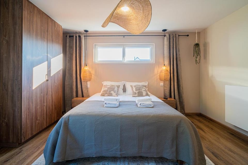 Bed, Photo of the whole room, Bedroom, towels, wardrobe