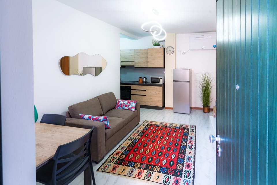 Kitchen or kitchenette, Living room, Seating area, Dining area