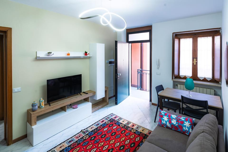 TV and multimedia, Living room, Seating area, Dining area, Evening entertainment