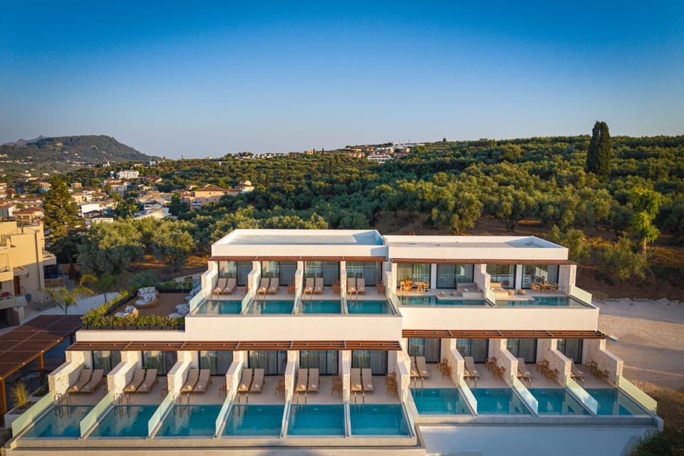 Property building, Day, Natural landscape, Bird's eye view, Mountain view, Pool view, Swimming pool, Swimming pool