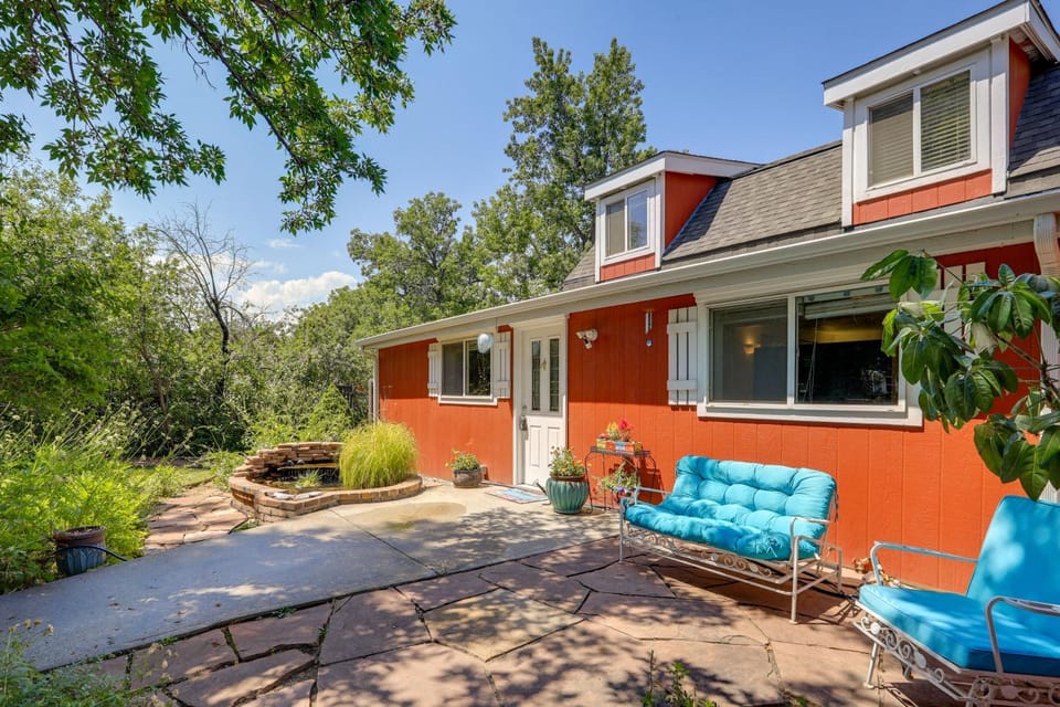 Private Hot Tub & Yard! All-Seasons Littleton Gem House in Littleton